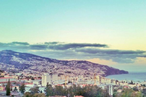 Funchal Garden WiFi Parking Balcony - By Madeira Suites